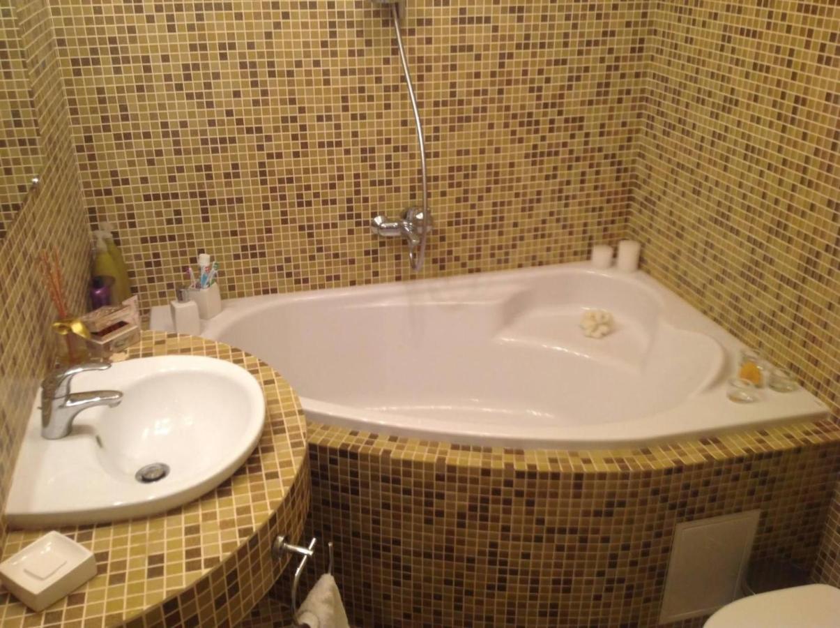 Шикарная 2К Квартира Центральный Парк Университет 70М Irpin Exterior foto